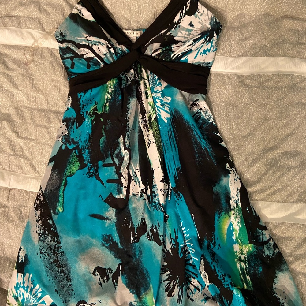 Beautiful LaBelle short dress. Juniors M. Only worn once.